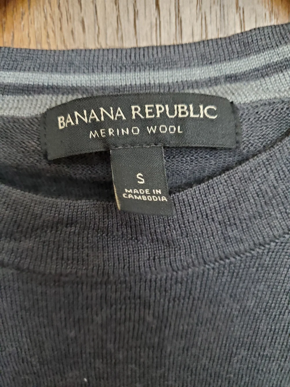 Banana Republic Men's Crewneck Sweater in Charcoal Gray 100% Merino Wool